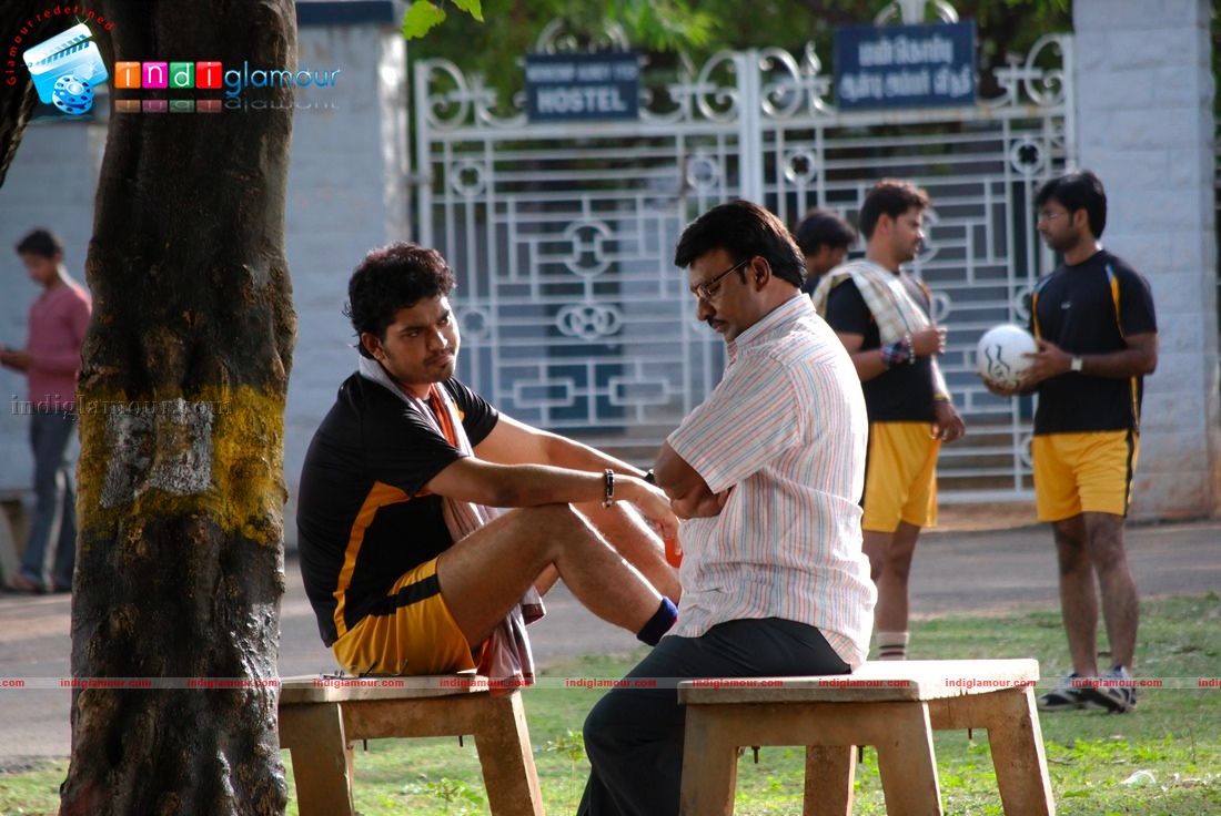 Ninaithale Inikkum Movie hd photo
